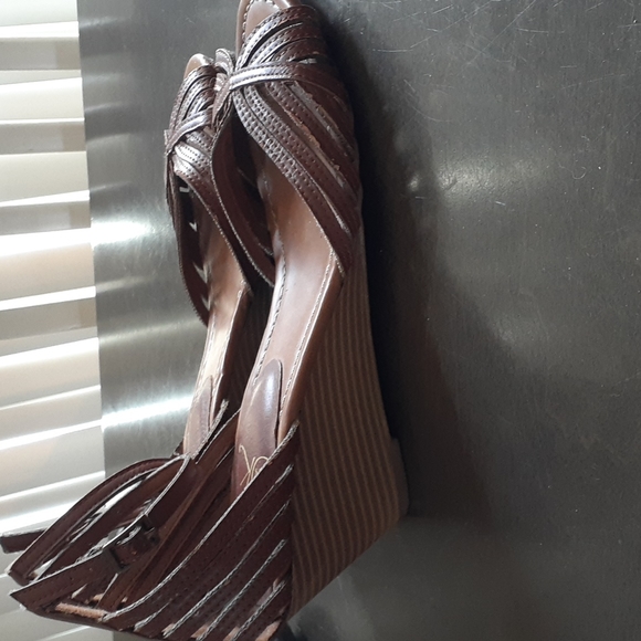 Wedge - Picture 2 of 4